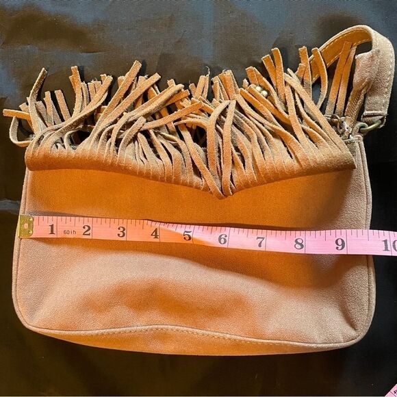 Vintage Nine West BoHo tan leather 5 x 9.5 purse, tassels on both sides. Zipper - Picture 5 of 12